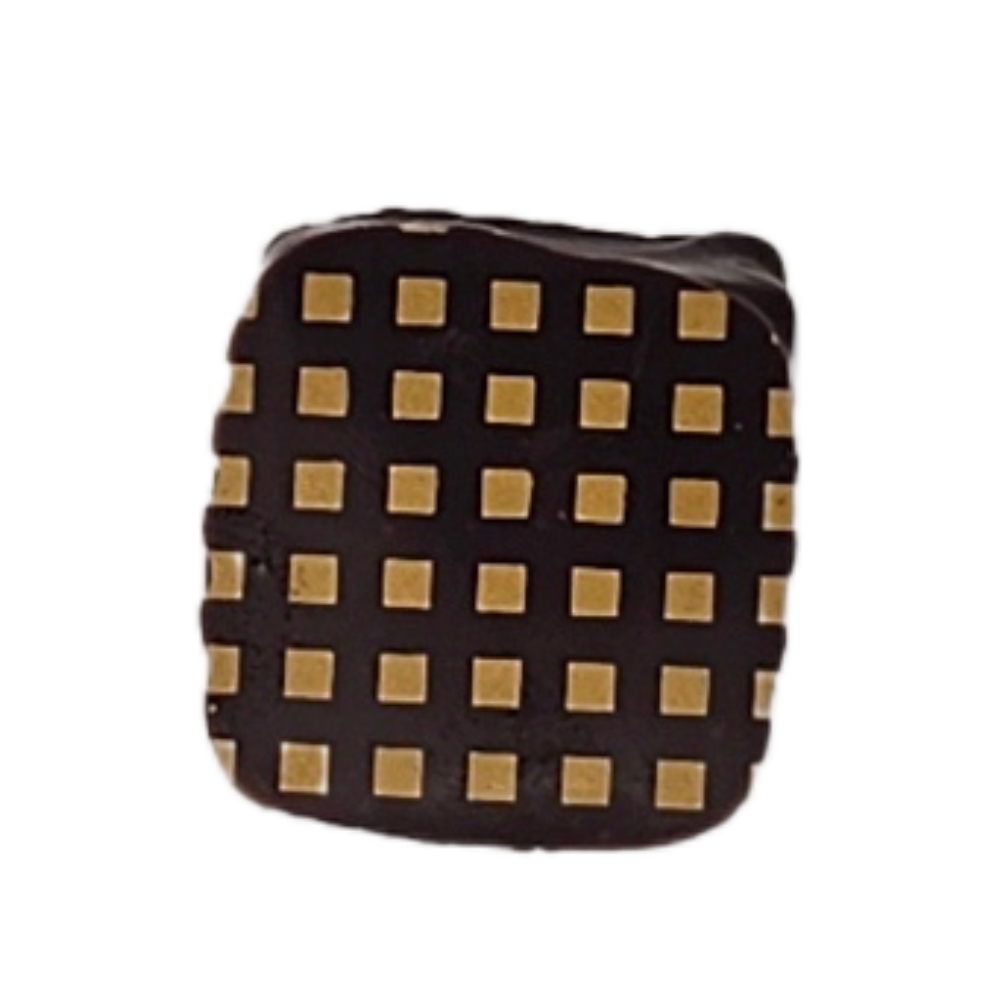 Pralina allo Zenzero Il carattere speziato dello zenzero si combina con il cioccolato fondente, creando una pralina dal gusto unico e sorprendente. Perfetta per chi cerca un sapore inusuale. La e Vita Pasticceria Vigevano