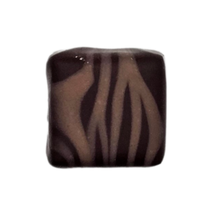 Pralina al Grand Marnier Un tocco di eleganza con il sapore aromatico del Grand Marnier, racchiuso in cioccolato fondente. Una pralina raffinata e complessa. La e Vita Pasticceria Vigevano